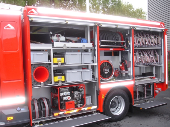 Autopompe multifonctionnelle avec rampe d'arrosage