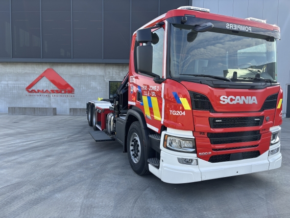 Haakarmvoertuig met kraan Scania type P 500