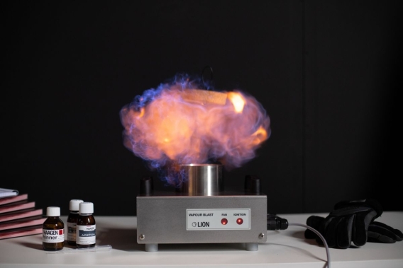VAPOUR BLAST – BRANDBARE VLOEISTOFFEN DEMO-UNIT